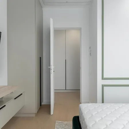 Luxury Near Office Hub Apartment *