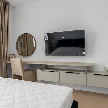 Luxury Near Office Hub